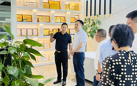 龙华民治街道张高攀书记莅临oety欧亿体育考察、指导，助力oety欧亿体育持续健康发展！